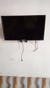 شاشة ٣٢ • تلفزيون