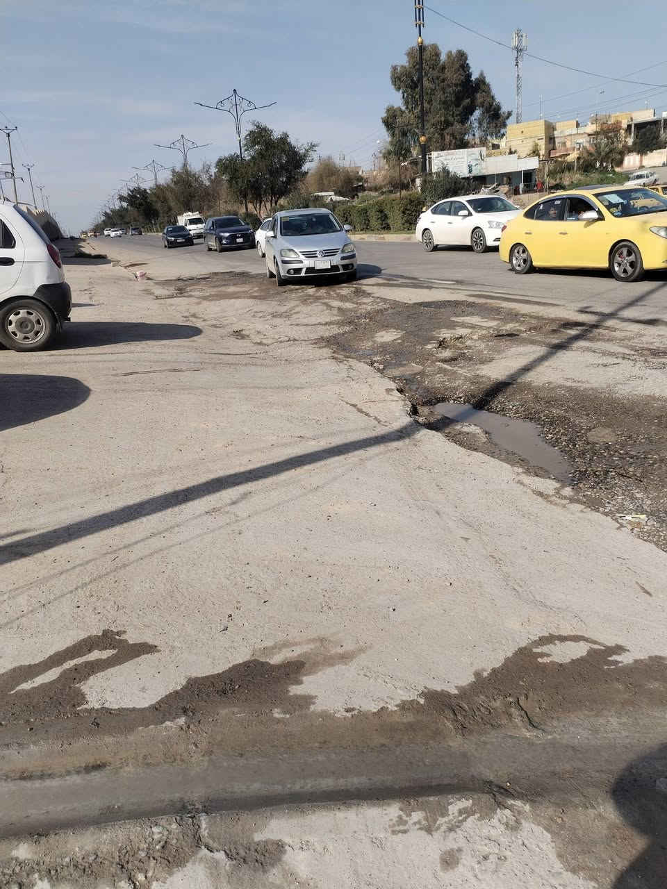 السلام عليكم( بيع مستعجل سعره مناسب) 
🔴ارض للبيع ٢٠٠ متر يبعد ١٥٠ متر عن سايدين دهوك 
🔴خلف كمرك اول فرع
🔴مكاتبه مع شرعي سند باسمو
🔴للاستفسار اكثر خاص او الاتصال على رقم التالي
 ***********
                        موقع ارض  https://maps.app.goo.gl/y2J53tCiDTzLnn5x9?g_st=afm
