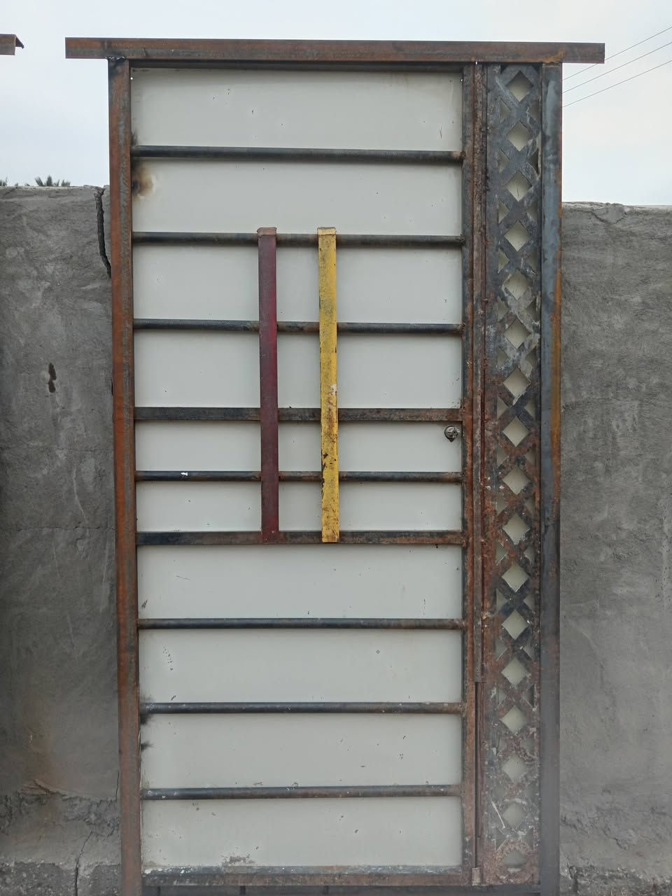 سلام عليكم بابين 2 متر وربع ورتفاع مترين
العدد 2 سعرهن 225 الله شاهد جدد ونضيفات

وبي مجال ذي قار شطره يم جسر السليمان ***********
