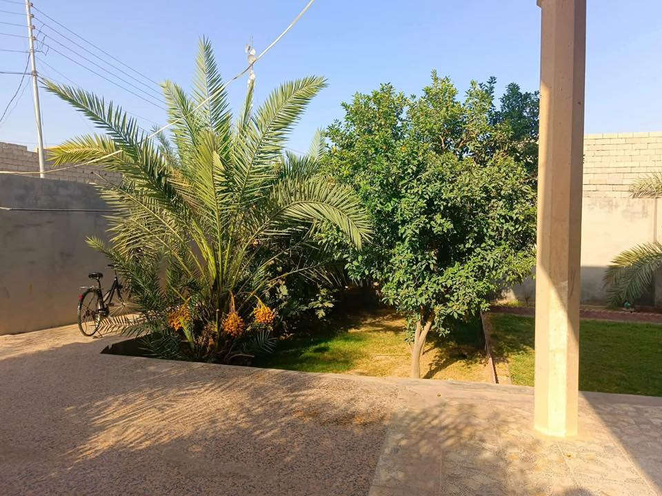 دار للبيع في بيجي الحي العصري
قرية العيث قرب جامع الربيع
بي معاملة طابو  
الواجهة 30متر المساحة مع الحديقه والبستان 750 تقريباً
يحتوي على ثلاث غرف نوم واستقبال وهول وصاله 
ومطبخ داخلي وخارجي  وصحيات داخليه وخارجيه
يحتوي على بستان وحديقه ومولد لستر 15امبير
للأستفسار خاص
 أو الاتصال ***********
