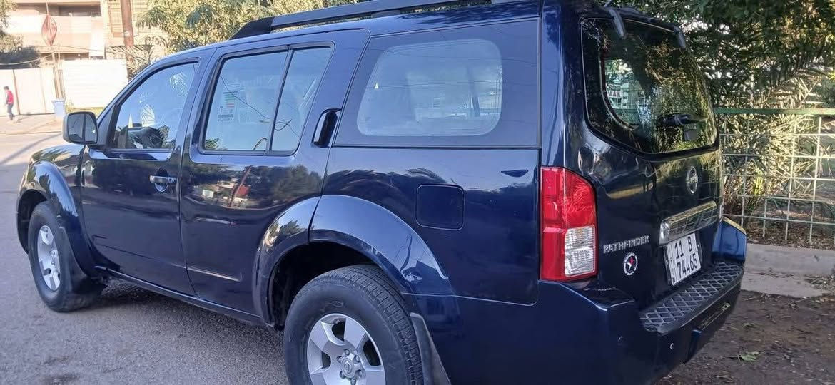 سلام عليكم سياره البيع نيسان بافندر موديل 2006وارد ياباني صبغ حزام للجماليه سبعه راكب كير مكينه حاويه 3قطع تبريد صدر جديد رقم بغداد دولي  لسعر 70وبيهه لطيبين مجال مكان الفلوجه ***********
