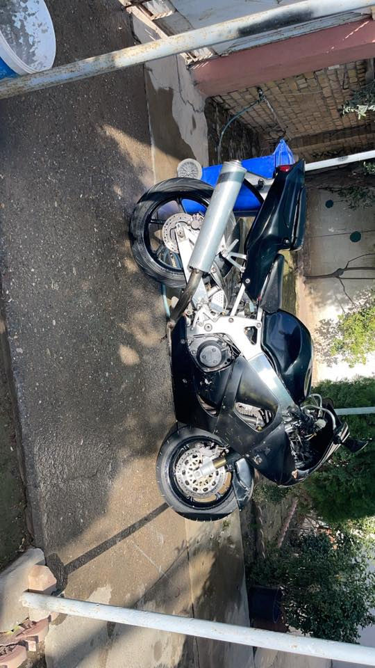 سلام عليكم ٩١٩  للبيع دراجه شرط مناقصه برغي دراجه محرك مبدل فقط كازكيت وبقيه كله بلادي سعر ١٥ وبي مجال للطيبين 
 مستعجل للبيع ***********
