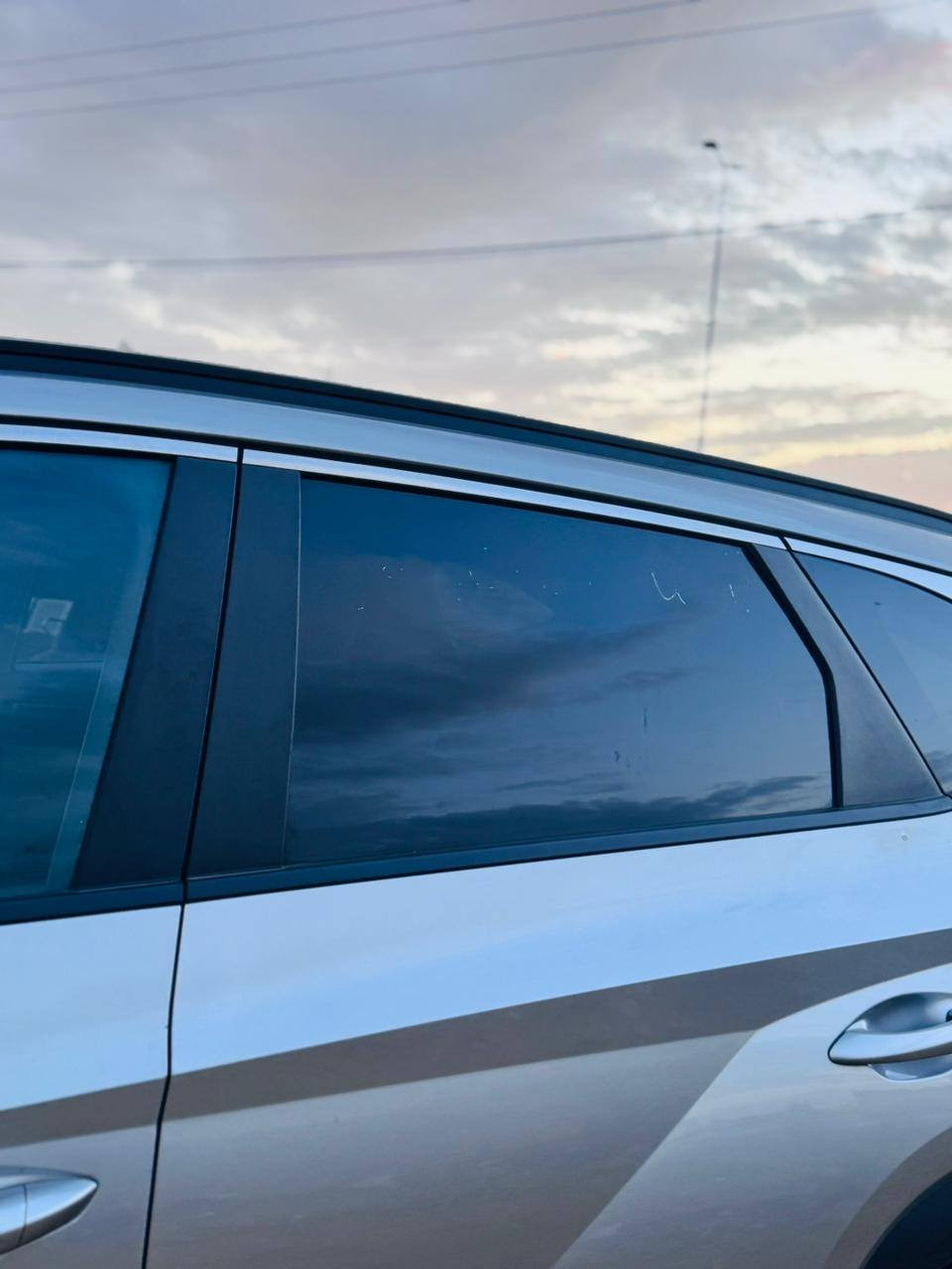 السلام عليكم ورحمة الله وبركاته للبيع هونداي توسان موديل 2024 مرقم كتاب شهداء قادسية ماشية 40 مايل فول مواصفات عدى البنوراما دواخل ابيض وأسود بيها قطعة تبديل(جاملغ ايمن) بأمريكا فقط صور الضربة مرفوقة بالأخير  السعر 188 وبيها مجال رقمي للتواصل *********** السماوا, المثنى
