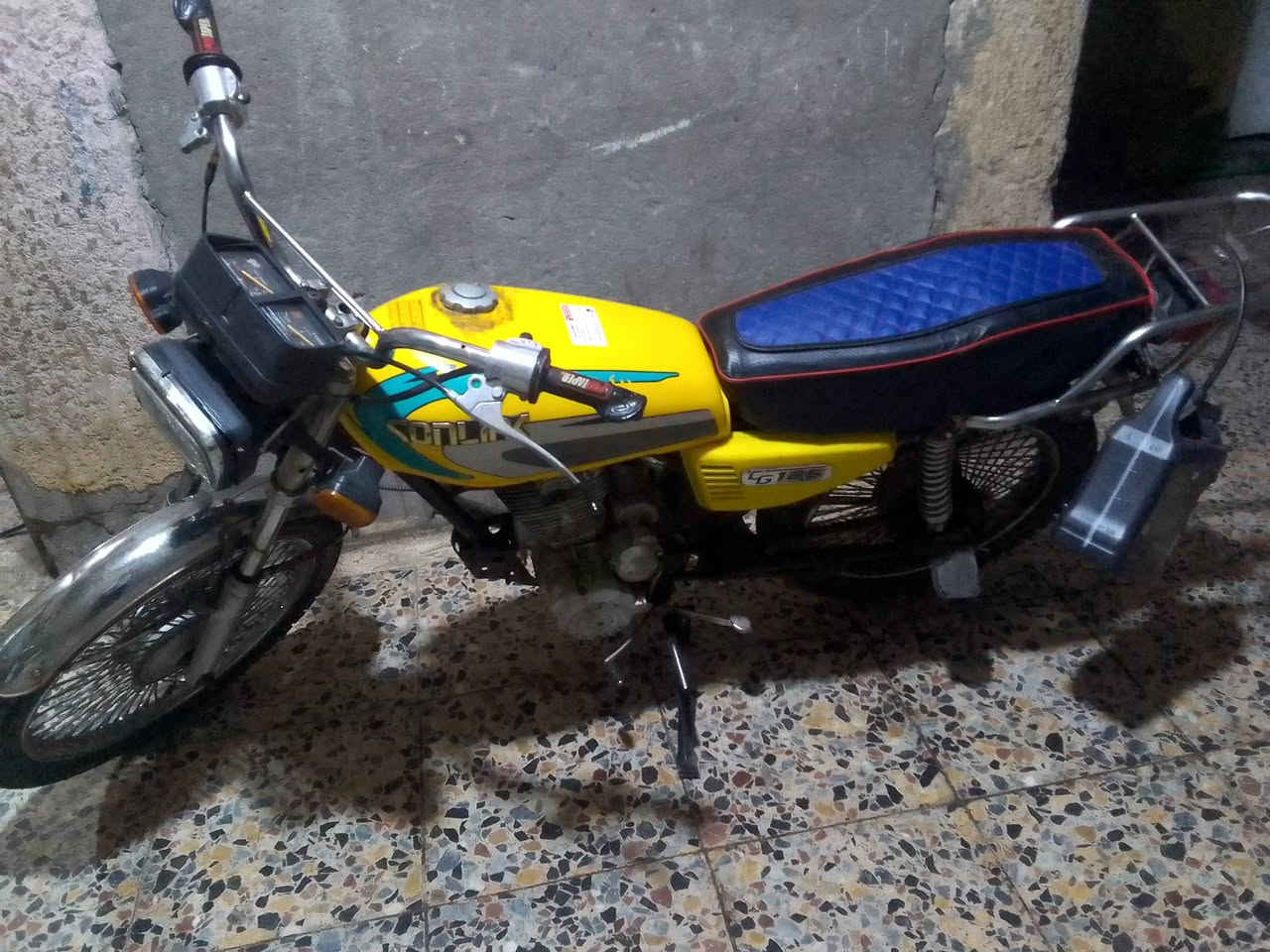 السلام عليكم دراجه سونك مديل 22 محرك5كير 150 اورق موجوده ورقتين فقط السعر 350 بيهة مجال قليل الرقم ***********
