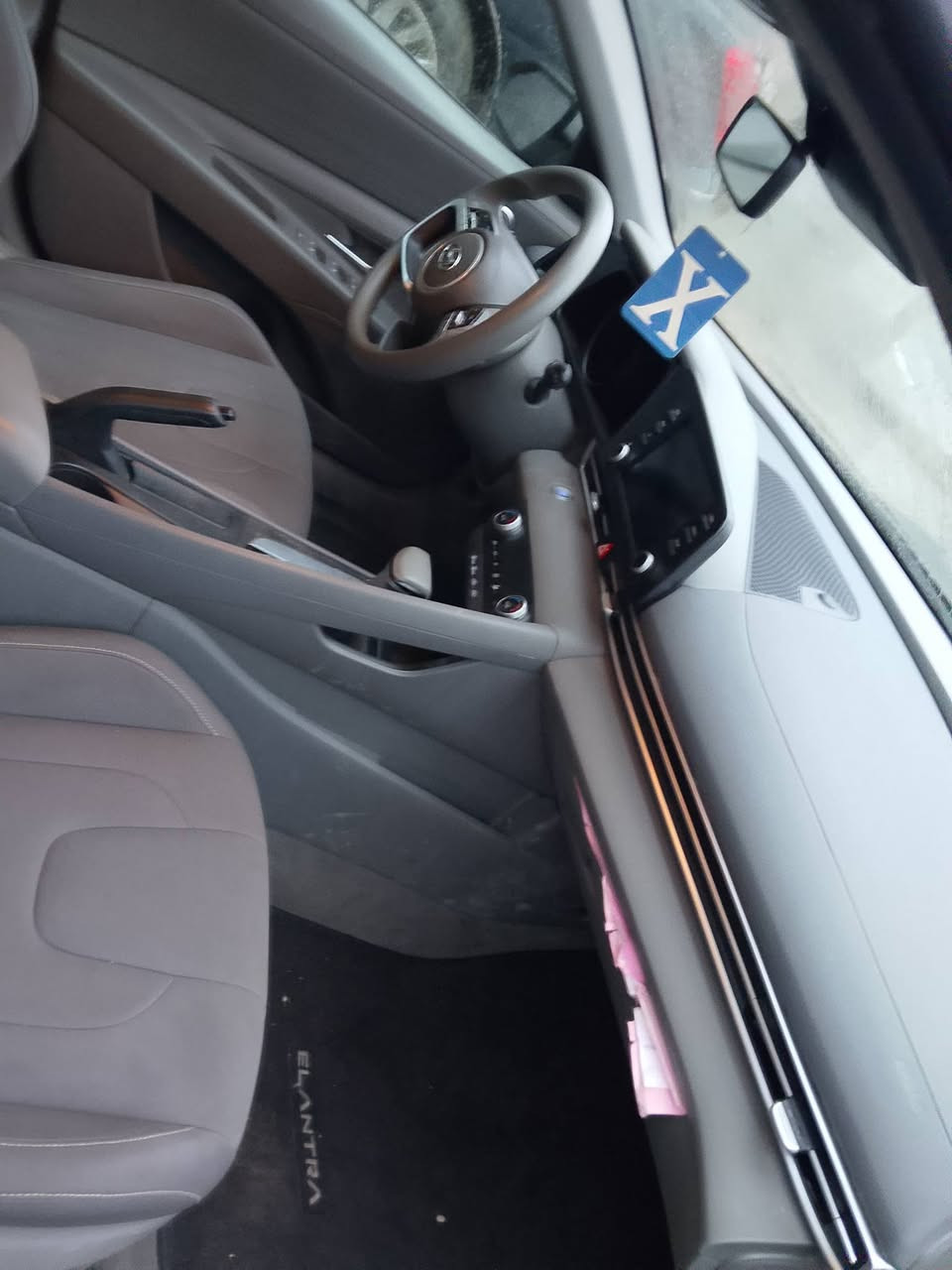 النترا موديل 2023 فول ما عدى الفتحة ماشية 15الف حادث موضح بالصورة بيها طخة الباب الخلفي السعر 148$  
*********** مكاني البلديات
