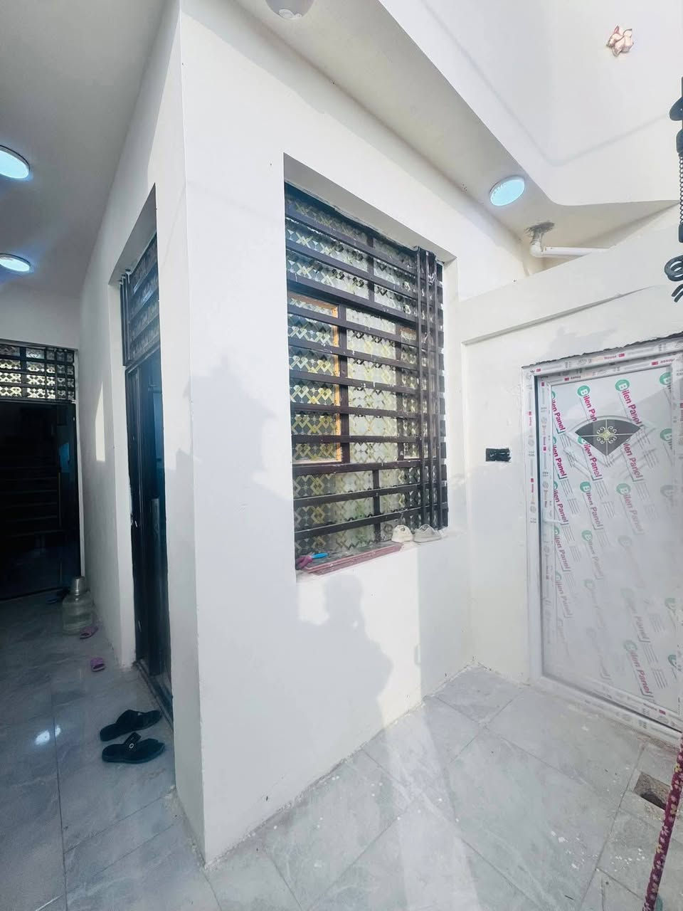 مساحة 100 متر
✅مكانه نجف مجمع بيتي مقابيل مجمع لميرات 

جميع لخدمات متوفرء 
✅ماي كهرباء مدارس 

(( سعر 67 وبي مجال ))
يتكون لبيت من غرفه 😴 
وصاله وستقبال ومطبخ وصحيات عدد ثنين ومكشوفه استفسار ***********
