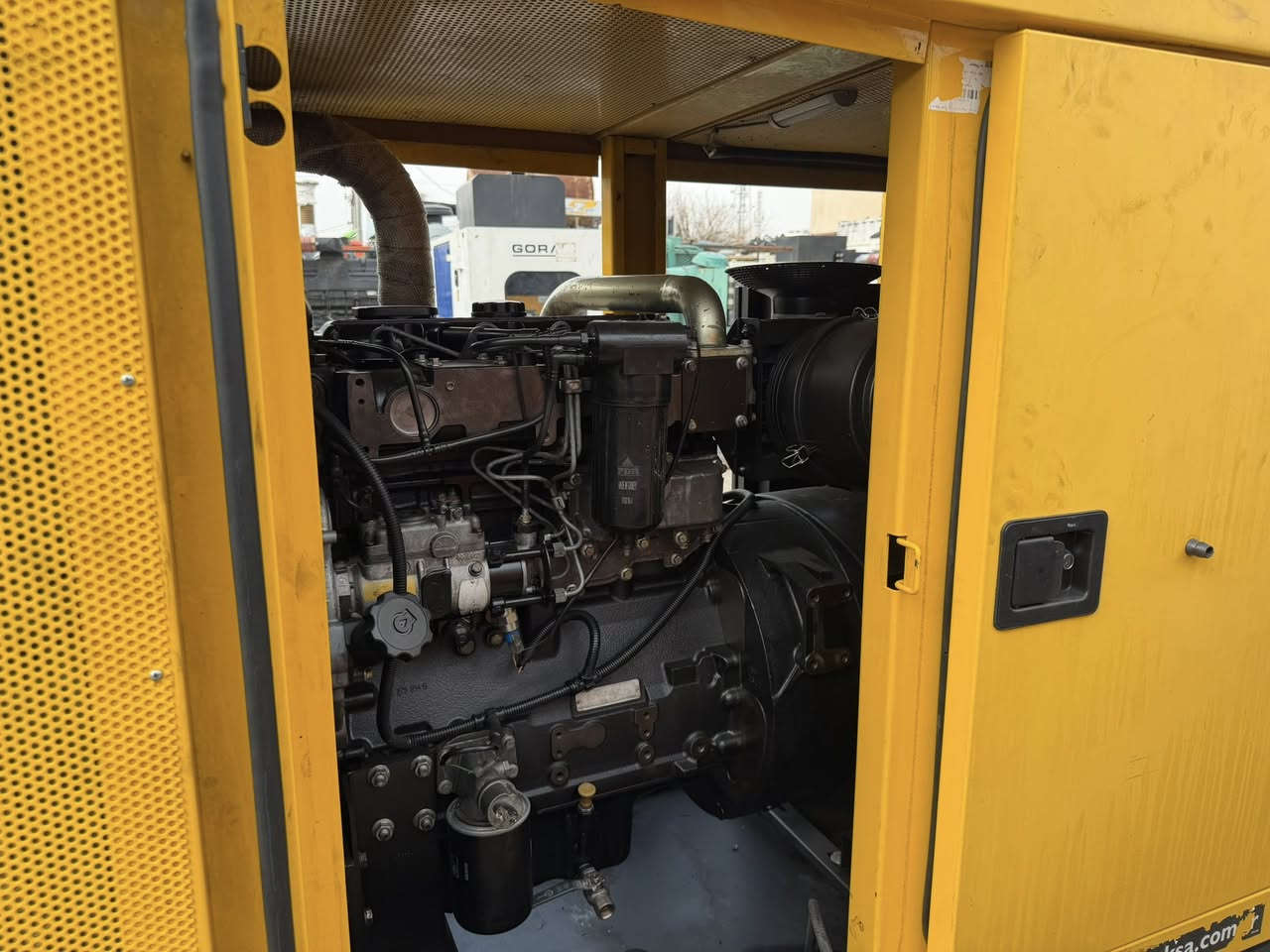 يوجد لدينا مولد بيركنز موديل حديث 
بريطاني الصنع  
4 بستن سوبر 80kv.   @شرط_بلادي 
نضام اوتو  موديل 2020.
 العنوان اربيل الصناعه الجنوبيه 📍
للاستفسار اتصل على الارقام  

‭📞0751 549 0958‬
‭📞0772 419 3406‬
