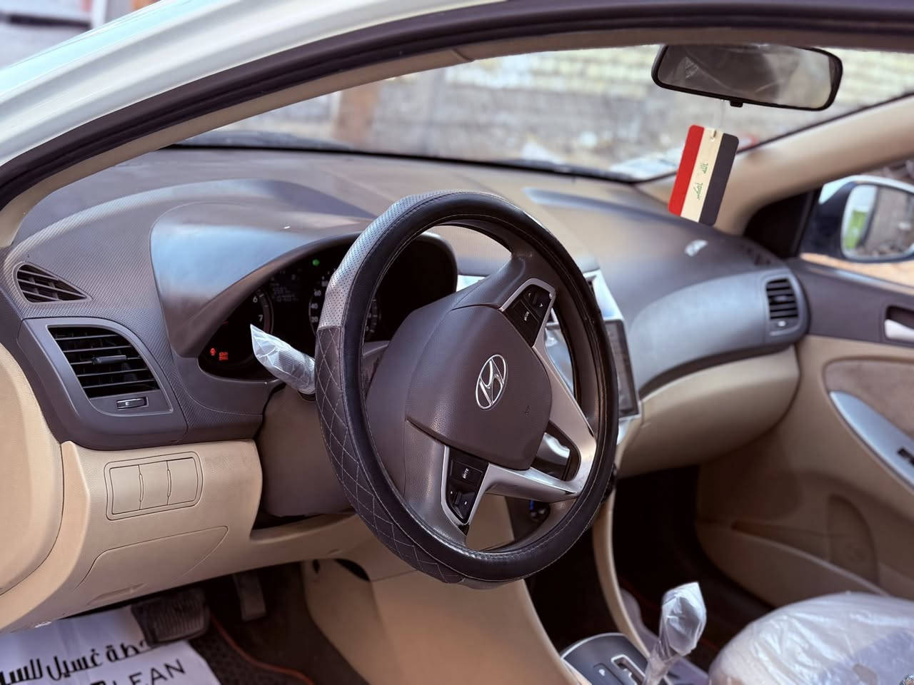 اكسنت خليجي ٢٠١٣ الشركه العامه مكفوله من الصبغ والضربه
محرك دوش ١٦٠٠ سياره نظيفه وجديده  صدر وتخم تاير وتبريد السياره ماشيه ١٠٧ حقيقي دك جرص ١٢٠ 
السعر ١٠٨ بيها مجال بسيط
رقمها بغداد بسمي في حي الاعلام
***********
