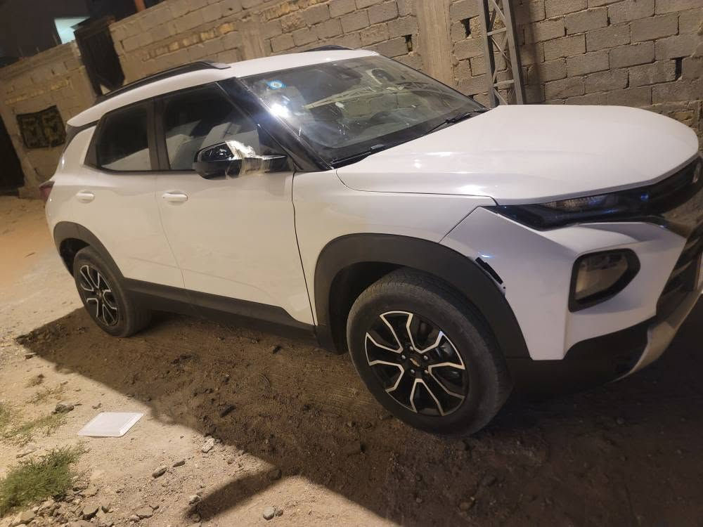 السلام عليكم بلايزر موديل 23 حره تحويل سنويه ل 30 وارد امريكي ضربتها بنيد وجاملغ صفحت السايق سعرها 135 
مكاني ابو الخصيب *********** البصرة, العراق
