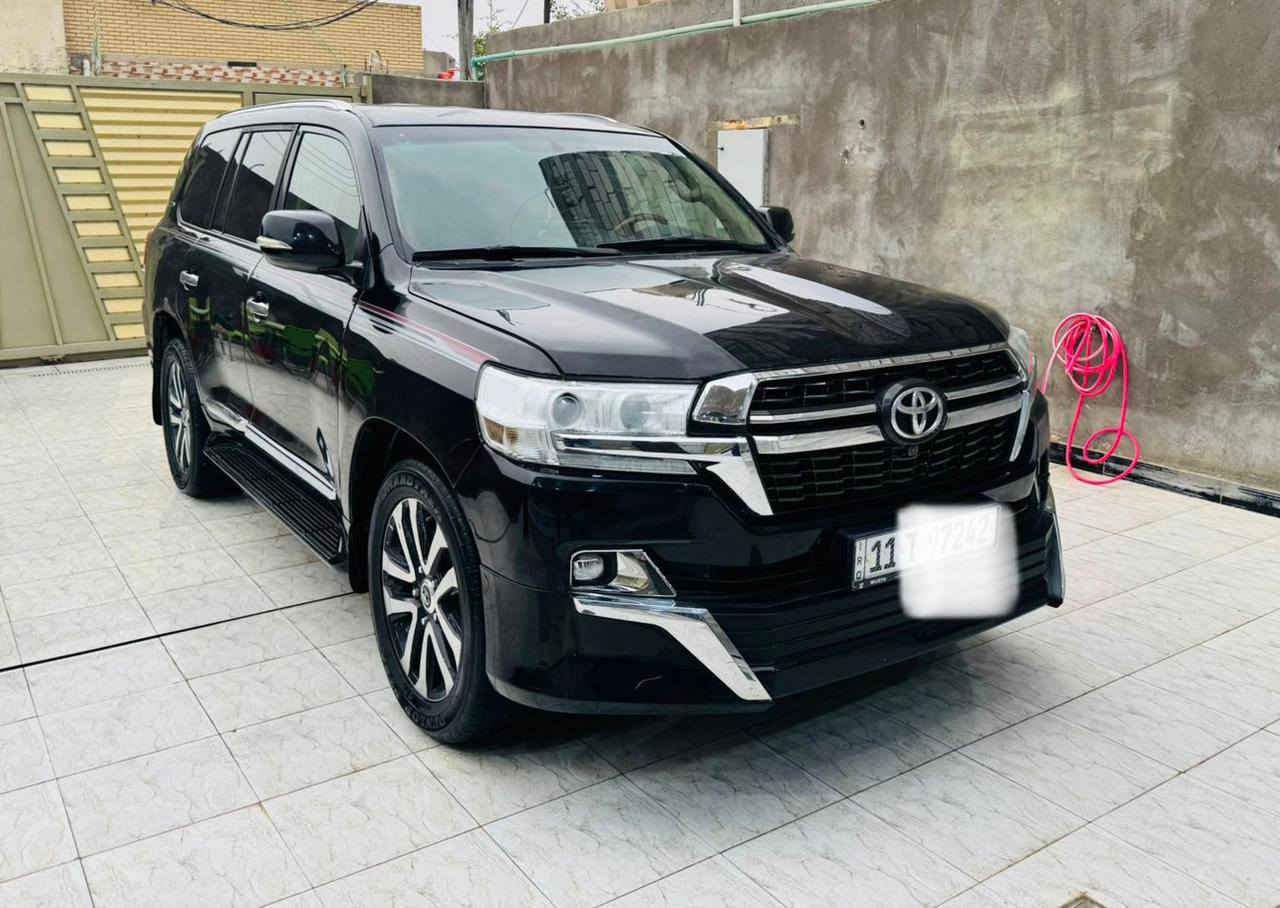 السلام عليكم للبيع سيارة لاندكروز جكسار موديل 2010 و محدثه داخل وخارج بلكامل تحديث اصلي موديل 2021 رقم بغداد دولي جديد تحويل ثاني يوم السيارة كفاله من الكص و النقل و التحويل و الضربه القويه و المكينه و لكير مكفولات جدد حداده توب طخم تاير جديد ويل كب جديد السيارة فول مواصفات السيارة جاهزه و الشراي يتصل سعرها 245 ورقه بيع مستعجل الشراي يتصل *********** مكان سيارة البصرة
