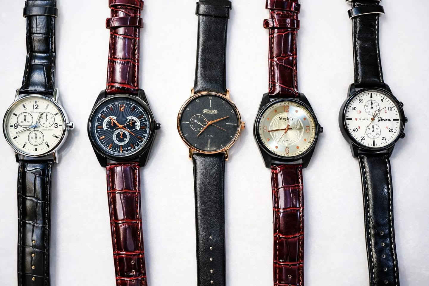 بسم الله
عرض خاص 
ساعة رجالي ونسائي سير جلد
السعر 6 آلاف مع نضاره شمسية 
وإذا ساعتين ١١ ألف مع نضارتين
وإذا ساعه واحده 5 آلاف وإذا ساعتين 9الاف . 
وربي يرزق الجميع  . توصيل سامراء مجانا. باقي المحافظات 5 آلاف. ***********
