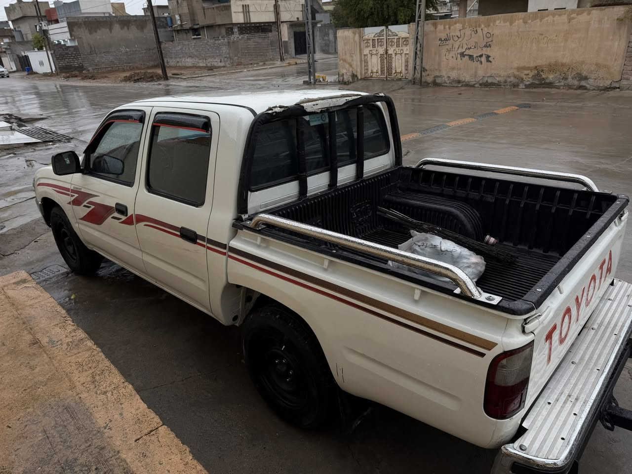 السلام عليكم تيوتا بيكم موديل 2000 بدون صبغ بيها بارد جم مكان سنوية ورقم كله جديد لحد 2030 تحويل ثاني يوم بأسمي كير محرك مامفتوح يحتاج لاستيك ولف فقط المحرك ستندر اكسل شواصي كله جديد تخم تاير جديد كهربائيات كلها شغالة وبلادي ومابيها نقص السعر 105 مكان كركوك 
***********
