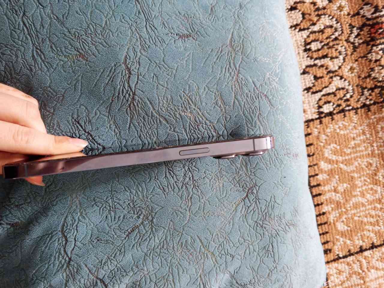 آيفون 13 برو ماكس للبيع  ✨
الموديل: iPhone 13 Pro Max.

اللون: سييرا بلو (Sierra Blue) الملكي.

الحالة: الجهاز نظيف جداً، استخدام شخصي راقي

شاشة ProMotion

يوصلك للبيت فحص عند الاستلام 

شاشة نظيفة فقط شاشة الحماية تكدر تستبدلها 

الجهاز شغال 100% وبدون أي مشاكل تقنية.
السعر 600 بيه مجال بسيط 

للتواصل : ***********
              او خاص على صفحة الماسنجر هذه
