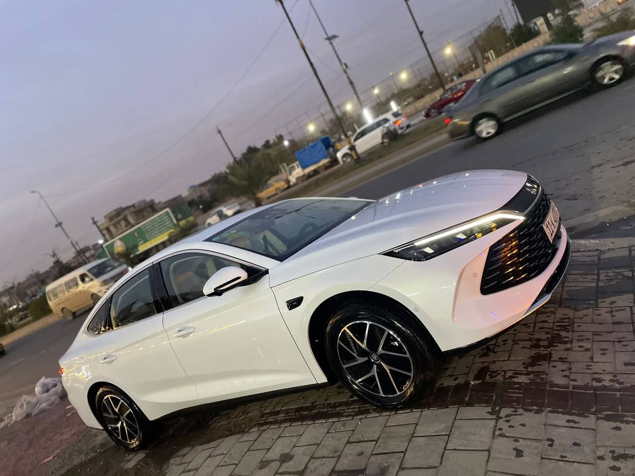 السلام عليكم BYD كن ايل فول مواصفات ماشيه 4000  km
1- كامره اماميه خلفيه 360 درجه
2- سقف بنراما
3-دخول ذكي
4-اشاير بالمري +ترحيب
5- حساسات خلفيه 6 + اماميه 6
6-كرسي كهرباء 
7-  كشنات جلد
8-ثلاث انضمه قياده
9-قطعتين تبريد
10-داشكام امامي خلفي 24 ساعه
11- اكثر من 10 كامرات خارج السياره
12-رادار
السعر 25 ونص (خمسه وعشرون مليون ونصف)

اي استفسار خاص او على الرقم
بغداد/ البنوك 
***********
