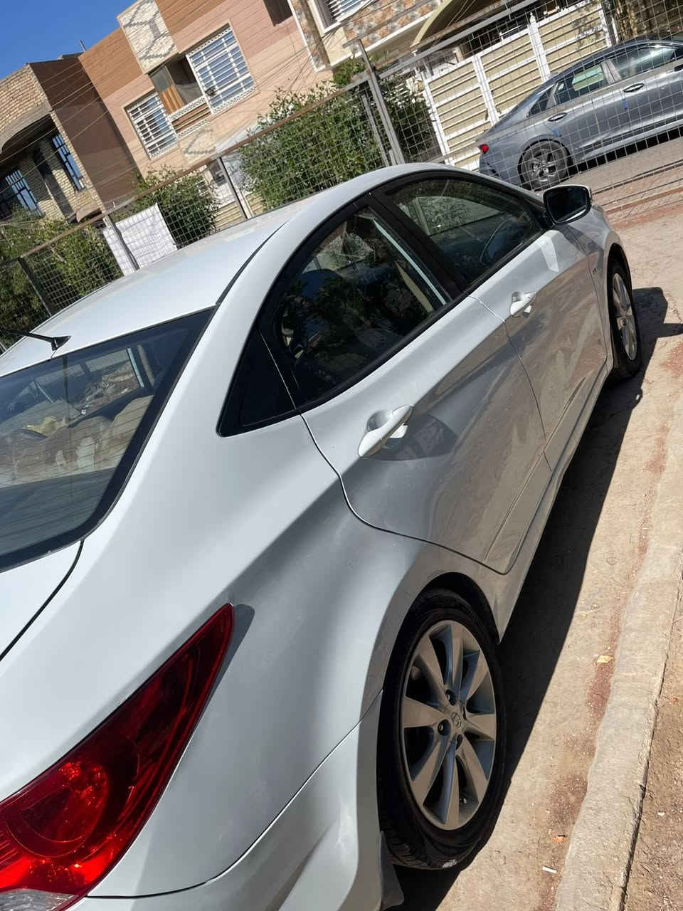 اكسنت 2013 خليجي 1600 دوش
فول مواصفات فتحة تحكمات ستيرن اشاير بالمري
 السيارة نضيفة كلش جاهزة من كلشي صدر وتخم تاير جديد و5 ويل كب
 مابيهة صبغ السيارة عدى الدعاميات
 تبريد خير من الله  جاهزة من كلشي الحمدلله
رايدهة ب97 وبيهة مجال بسيط 
مكاني حي الجهاد 
***********
