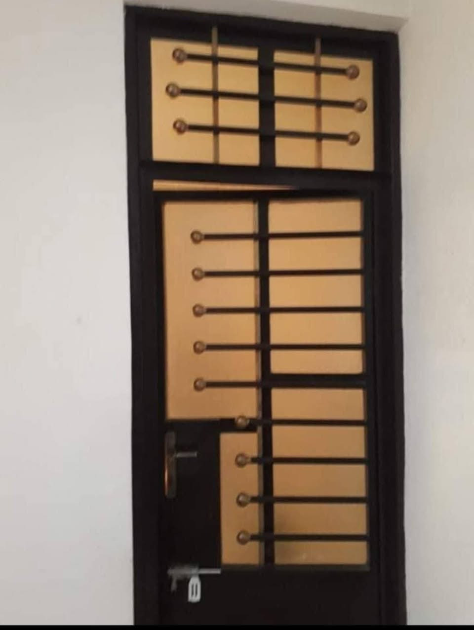 السلام عليكم
شقة طابق ثاني للايجار في الغزالية الشارع العام قرب شارع المركز تتكون من غرفتين والصالة والمطبخ مشترك وصحيات 
للاتصال :-***********
علي
