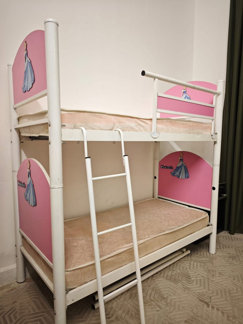 اثاث للبيع/بغداد
جربايه اطفال نفرين -دوشك عدد٢ضغط عالي اسفنج

ميز طعام مع ٤ كراسي

غرفه نوم مع ملحقاتها-دوشك ضغط عالي اسفنج

تخم قنفات ٨مقاعد

غساله اوتوماتيك

كاونتر خشب تصميم مع ملحقاته فرن-مايكرو-طباخ-مرشحه

ميز تلفزيون 

للاستفسار يرجى مراسله او الاتصال بالرقم

***********
