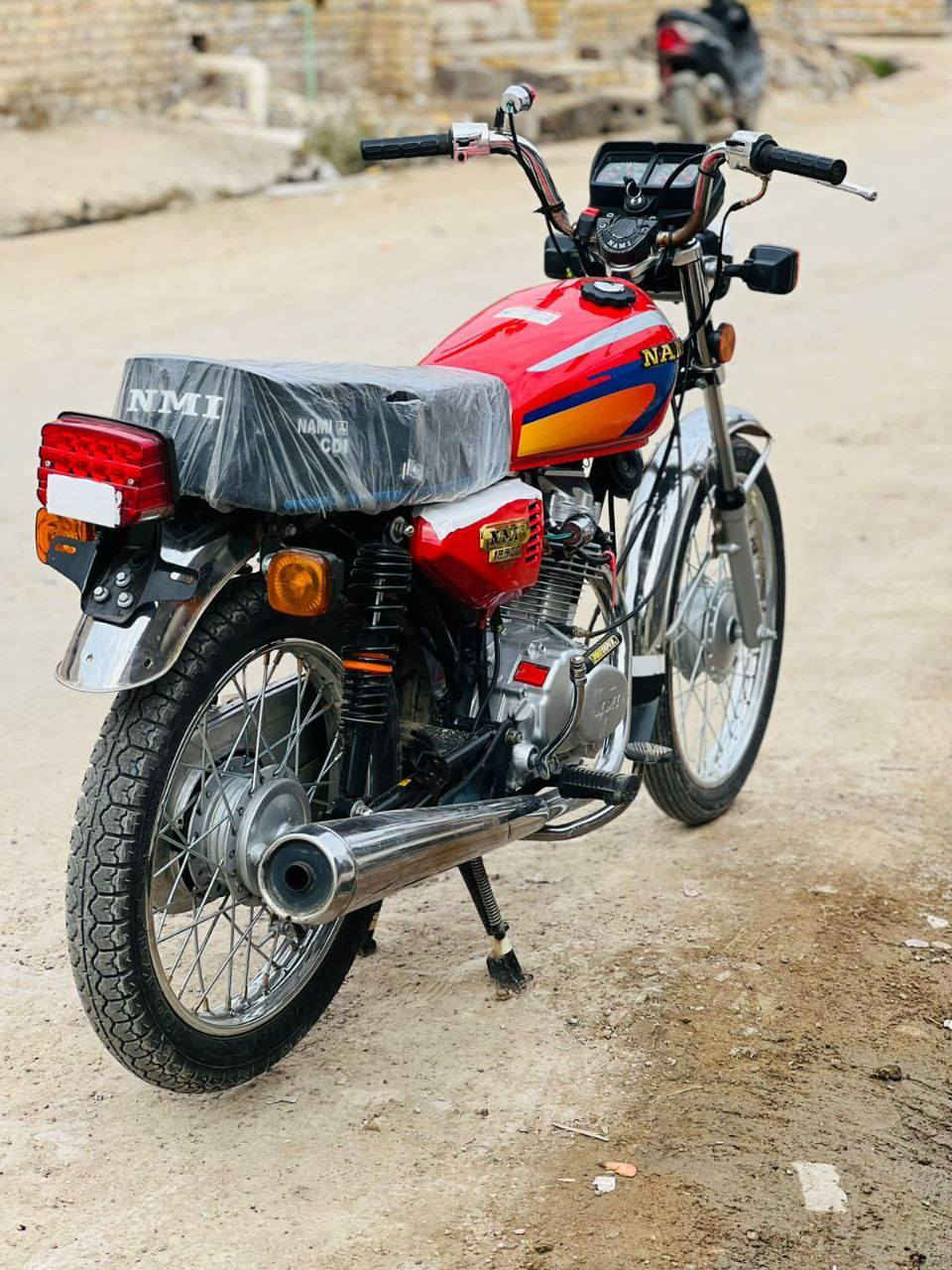 السلام عليكم دراجه للبيع شاصي ٢١وتعميره شلامجه ٢٦ كلها اصلي مابيها برغي تجاري محرك ثالث تبديله دهن الشراي يتصل ***********
