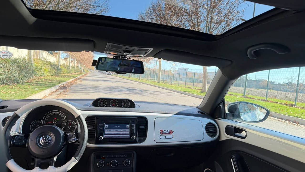 ڤۆکس واگن بیتلی 2015 خەلیجی
سەیارەکی جوان بی مەسرەف زۆر پاک ماوەتەوە 
100,000km رۆیشتووە
سەیارەکە بی سبووخە سێ شووینی تەعدیلە
سەیارەکە ماسەفات R lina فوول مواسەفاتە
نرخی 153 وەرەقوو مەجالی تیدایە 
لۆ زانیاری زیاتر ژ.م(***********) أربيل, العراق
