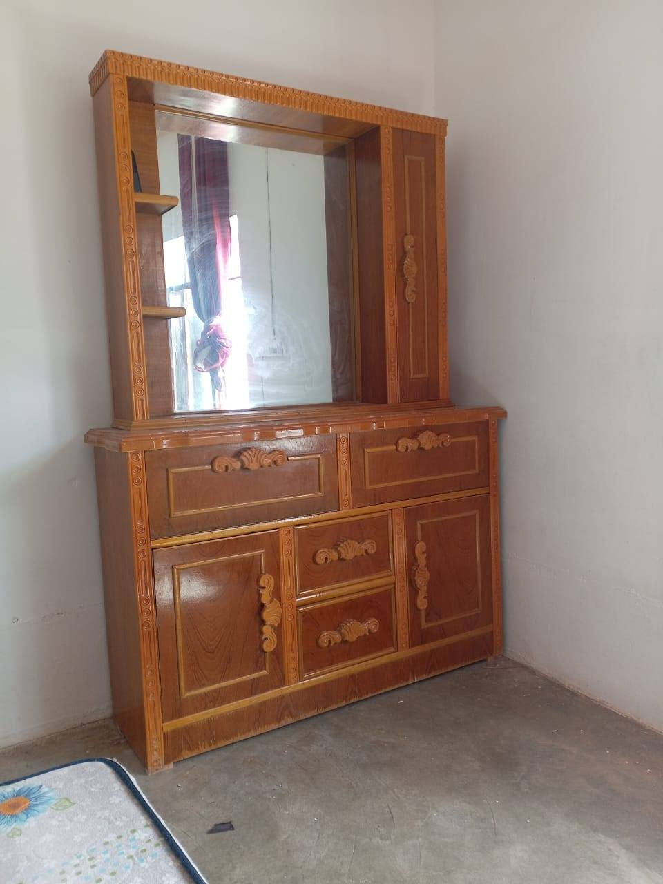 س
سلام عليكم عندي قرفه خشاب للبيع السعر 900 وبيها مجال حك  الجيه ***********
