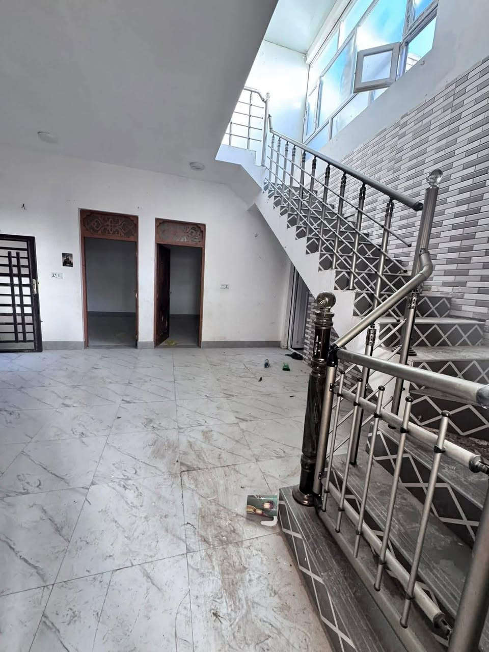 بيت ٢٠٠ متر ايجار ورهن  مجمع بيتي ٢
مقابيل الصلطان طابق واحد 
يتكون من ستقبال بطبخ صالة
غرفه عدد ٢ صحيات عدد ٣منور إيجاره ٣٥٠ 
رهن ٣٠ سنه وقابل التجديد 
الاستفسار 
***********
