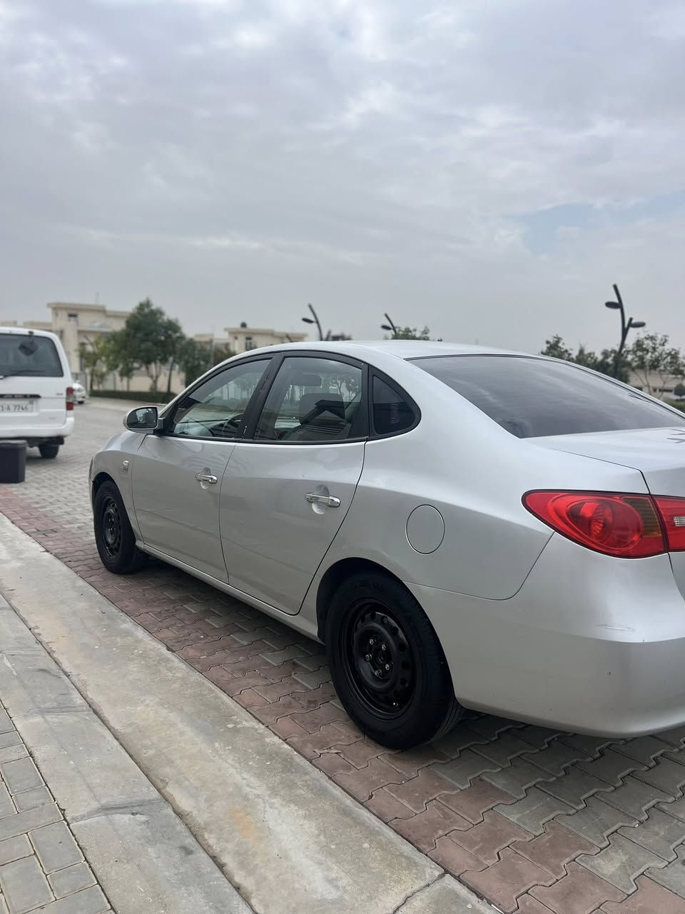 ئەڤانتی بۆ فرۆشتن 
2008
٢٥٠ مەسرفی بوو بۆم تێریتۆ
بەس سڵاید نیە 
مەکینە بچووکی دەکشن بەرز
هەموو شوێنێکی تازەیە
و مەسرف کراوە
لە کەلارم
سعری
51گەڵااا
ئەگەر موشتەری نیت تەلەفوون مەکە لەگەل ڕێزدا…
0777 885 8481
