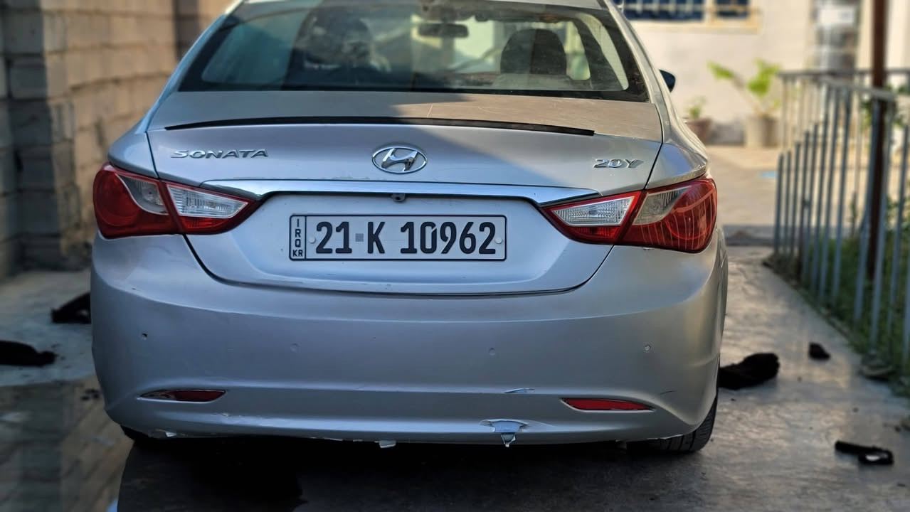 النوع: هيونداي سوناتا (Sonata 20Y)
الموديل: 2011.
​المحرك والـجير: كير ومكينة مكفولات وبشرط الفحص 100%.
​الوضع العام: السيّارة بنظافة ممتازة داخلياً وخارجياً، تحتوي على 3قطع صبغ ابيع حزام صبغ ضربات بسيطة جداً وسيرفس في الجوانب (موضحة في الصور) لا تؤثر على شكل أو أداء السيارة.
​الداخلية: كشنات جلد أسود نظيفة جداً، تحكم مقود، وباقي المواصفات المعروفة للسوناتا.
​الرقم: رقم مميز (21 K 10962) إقليم كردستان.
​💰 السعر المطلوب: 85ورقة ($8,000) وبيه مجال بسيط للشراي الطيب.
📍 المكان: [ديالى شهربان المقداديه]
📞 للتواصل والاستفسار: [***********
