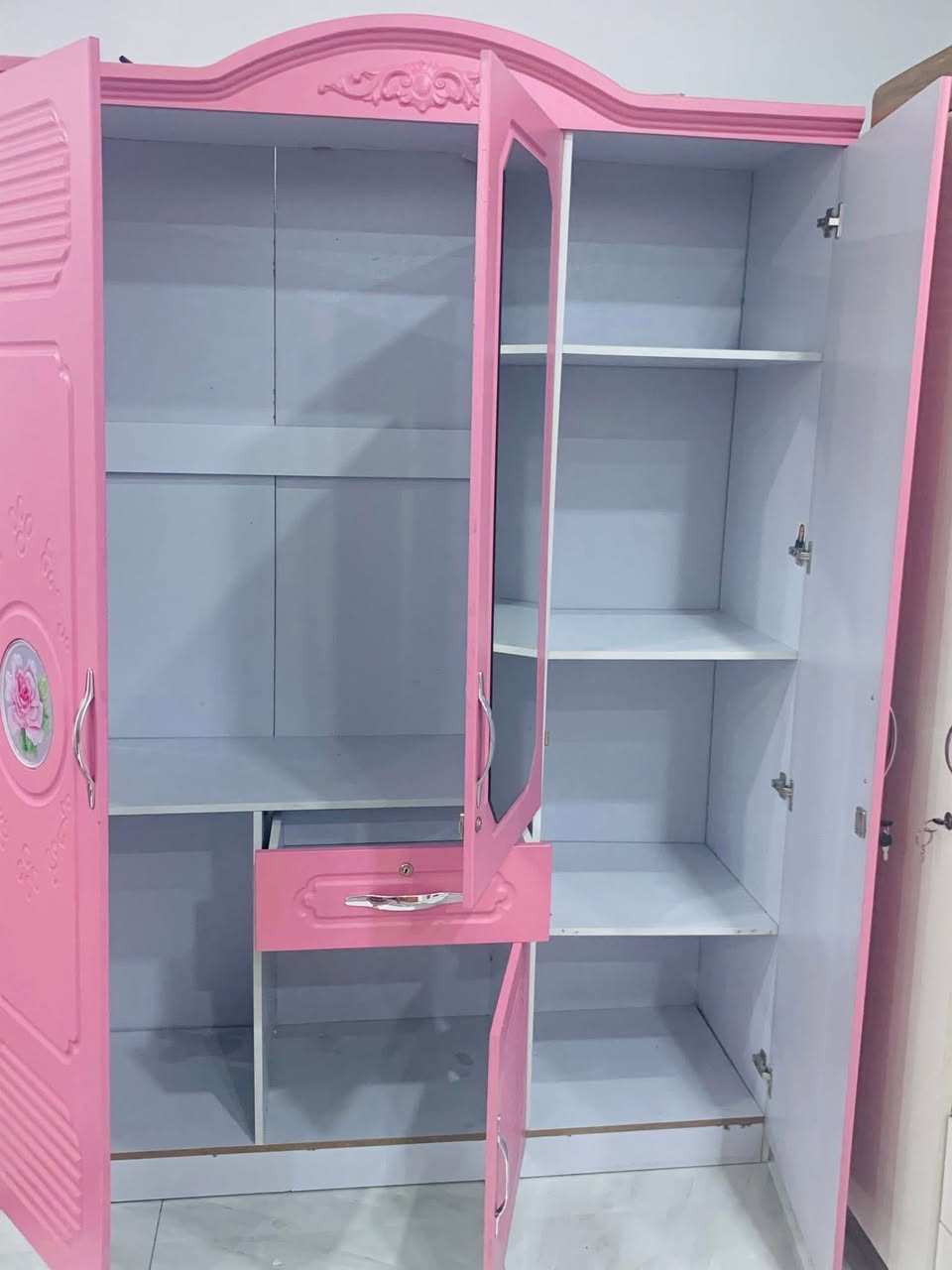 كنتور 3 أبواب تركي وميز وطبله 
السعر 250 وبيها مجال
المكان الحريه


**إذا كنت صاحب هذا الإعلان وتريد حذفه لأي سبب، رجاءا أرسل رسالة إلى الدعم الفني**
