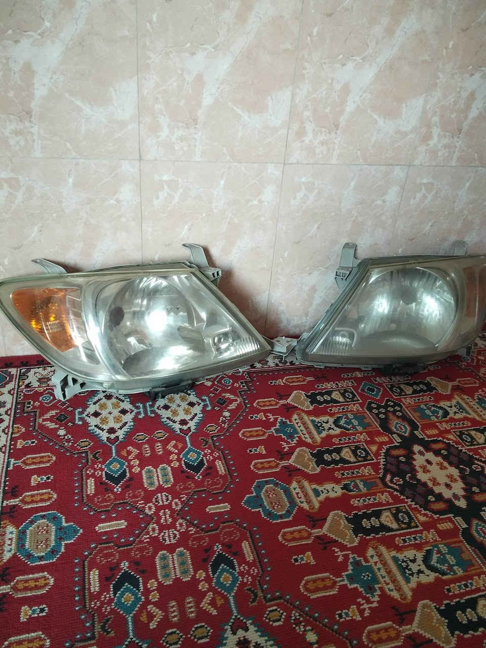 السلام عليكم اخوان الايتات عدد 2 اصلي مال بيكم هايلوكس تفصيخ البيع رقم الهاتف ***********
