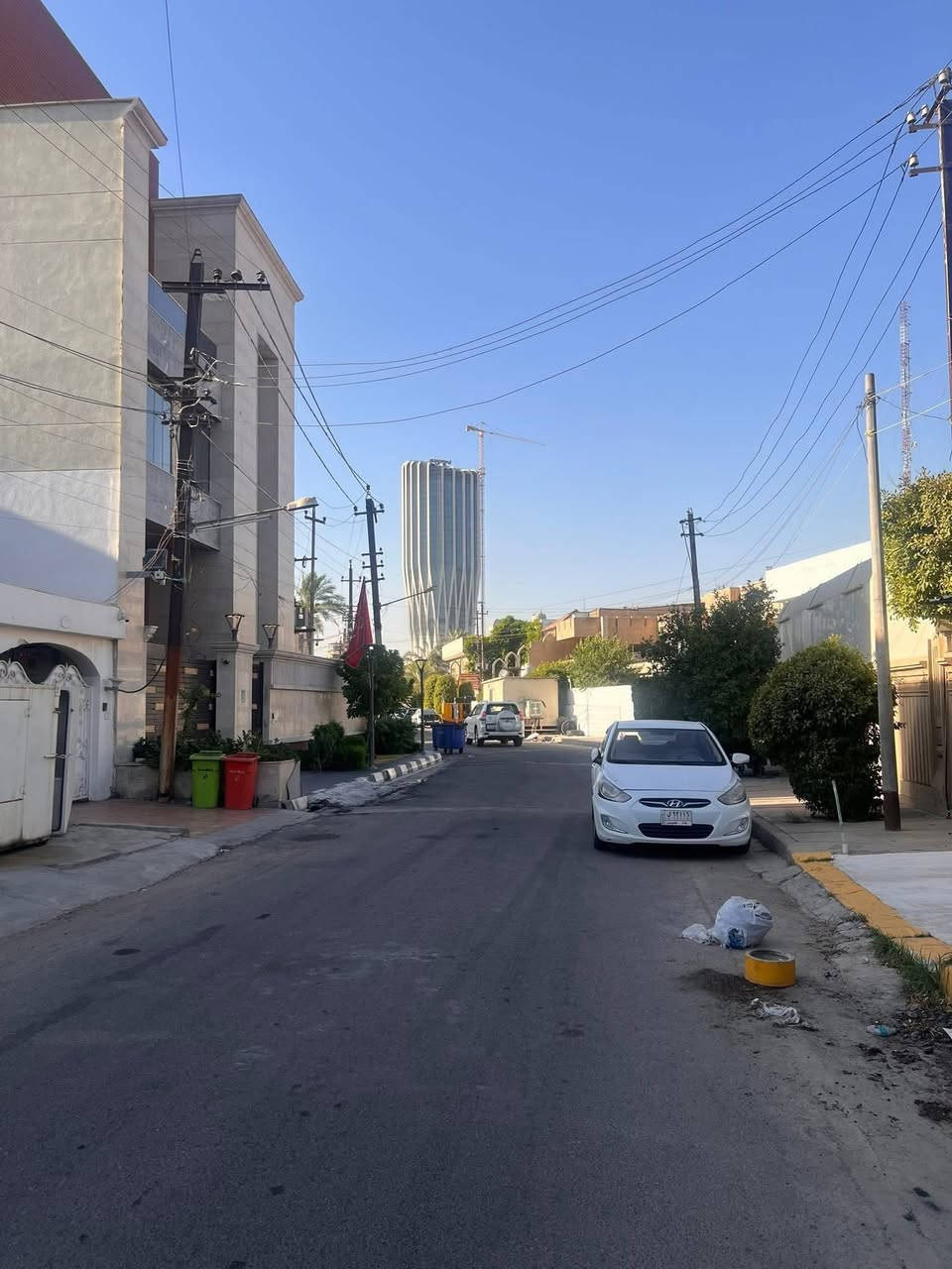 🏠 دار للبيع أو الإيجار - الجادرية
🏠 دار للبيع أو الإيجار - الجادرية

📍 الموقع: الجادرية، قرب جسر الجادرية

📐 المساحة: ٦٥٠ متر

📏 الواجهة: ٢٠ متر

🏛️ الوصف:

الدار يتكون من مشتمل مؤثث ودار رئيسي بناؤه كلاسيك، مرمم بالكامل، مناسب للسكن أو للشركات الرصينة.

📞 للمزيد من المعلومات والتواصل:

*********** - ***********

🏢 شركة عصر حمورابي للاستثمار والتطوير العقاري

📍 الموقع: الكرادة – شارع العطار – بناية عصر حمورابي

📣 نستقبل جميع العروض العقارية (بيع – شراء – إيجار)
