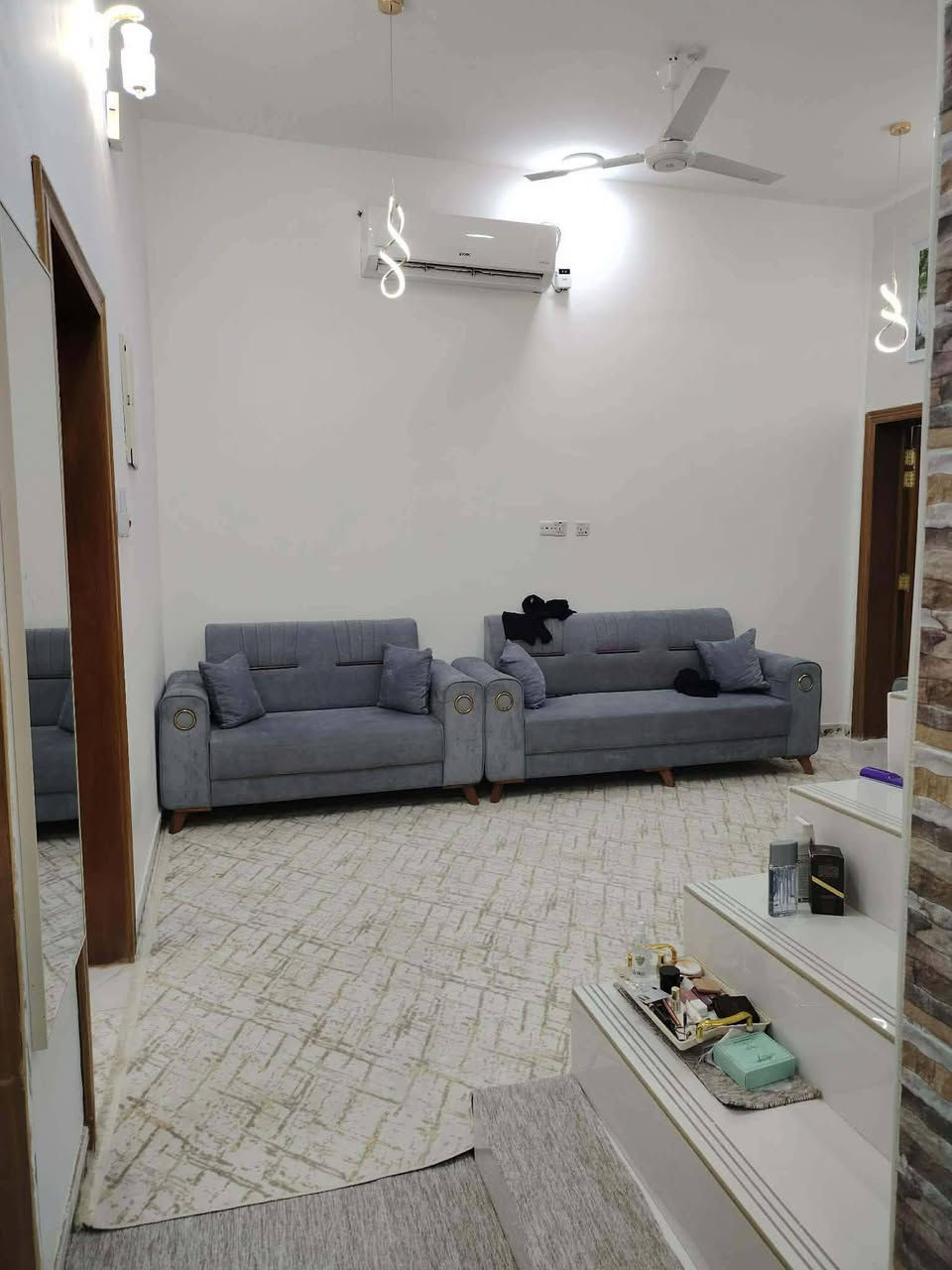 اعلان 
بيت بحي النفط مساحه. 100 م زراعي 
يتكون من غرفه وصاله ومطبخ واستقبال وصحيات 
 داخليه وخارجيه 
بسعر 73  مع  الاثاث 
بدون اثاث 67
وبي مجال 
تفاصيل اكثر مراجعه مكتب الساعي للعقار 
او الاتصال بالارقام التاليه 
***********
***********
***********
عنوان المكتب سايدين حي الشرطه مقابيل اسواق ريتاج 🧿
