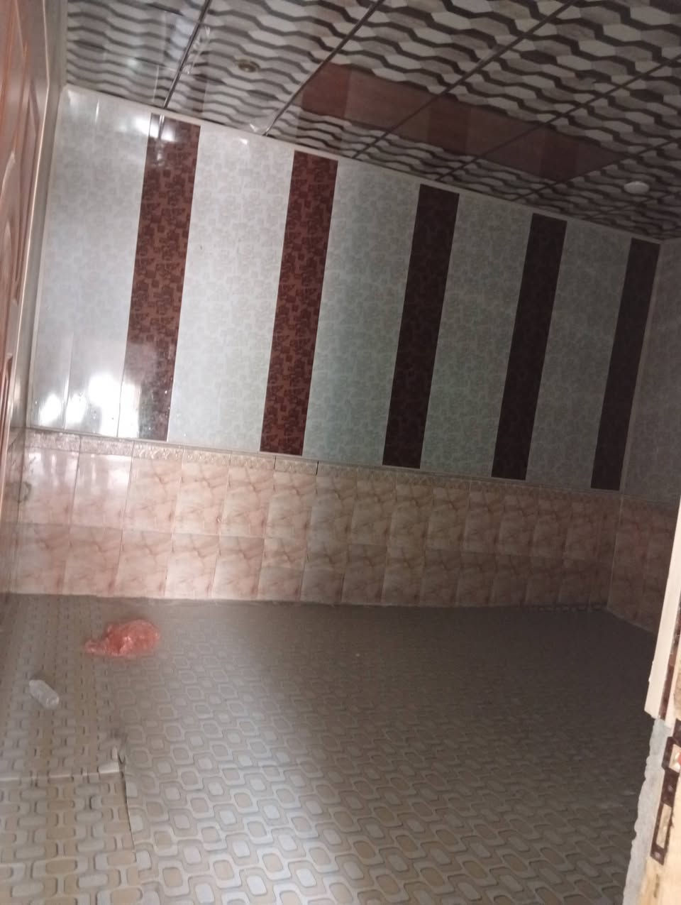 قطعة ارض للبيع في منطقة النجيبية(الفنجانية)
سلام عليكم  بيت تجاوز في  البصره في منطقة الوايلس قرب تقاطع التجاري بيت مساحته ٢٠٠ اليت ماعليه ازاله البيت قريب على الشارع //البيت ١٣ وبيه مجال قليل هذ رقمي وبيه واتساب  ***********
