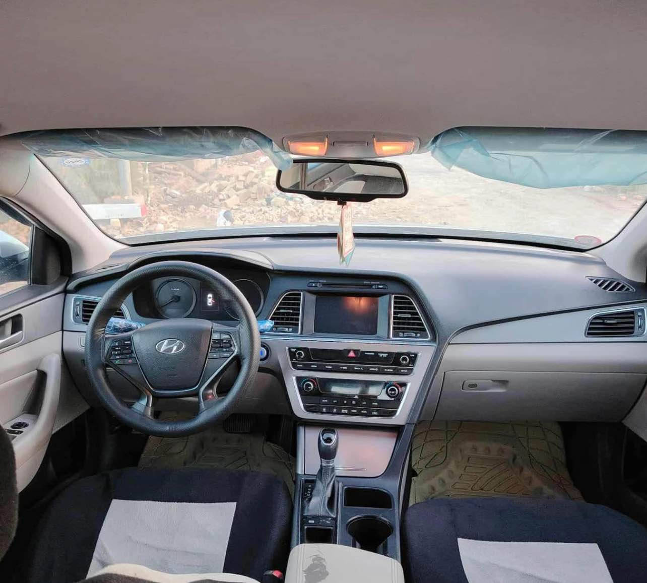 *********** للاستفسار 
للبيع او المراوس سوناتا هايبرد وارد امريكي موديل 2017 حادثهه حافة البنيد بدون للغد وبدون شاصي وبيهه كلير من امريكا صفحه سائق فول من عدا الفتحه صرف بانزين ماكو ب ١٠ الاف تضل ١٠ ايام بطاريتهه بحاله جيده جاهزه من كلشي حداديتهه جيده ماشيه تقريبا ١١٠ m  عارضهه ب ١٢٠ وبيهه مجال للشراي ديوانية, القادسية
