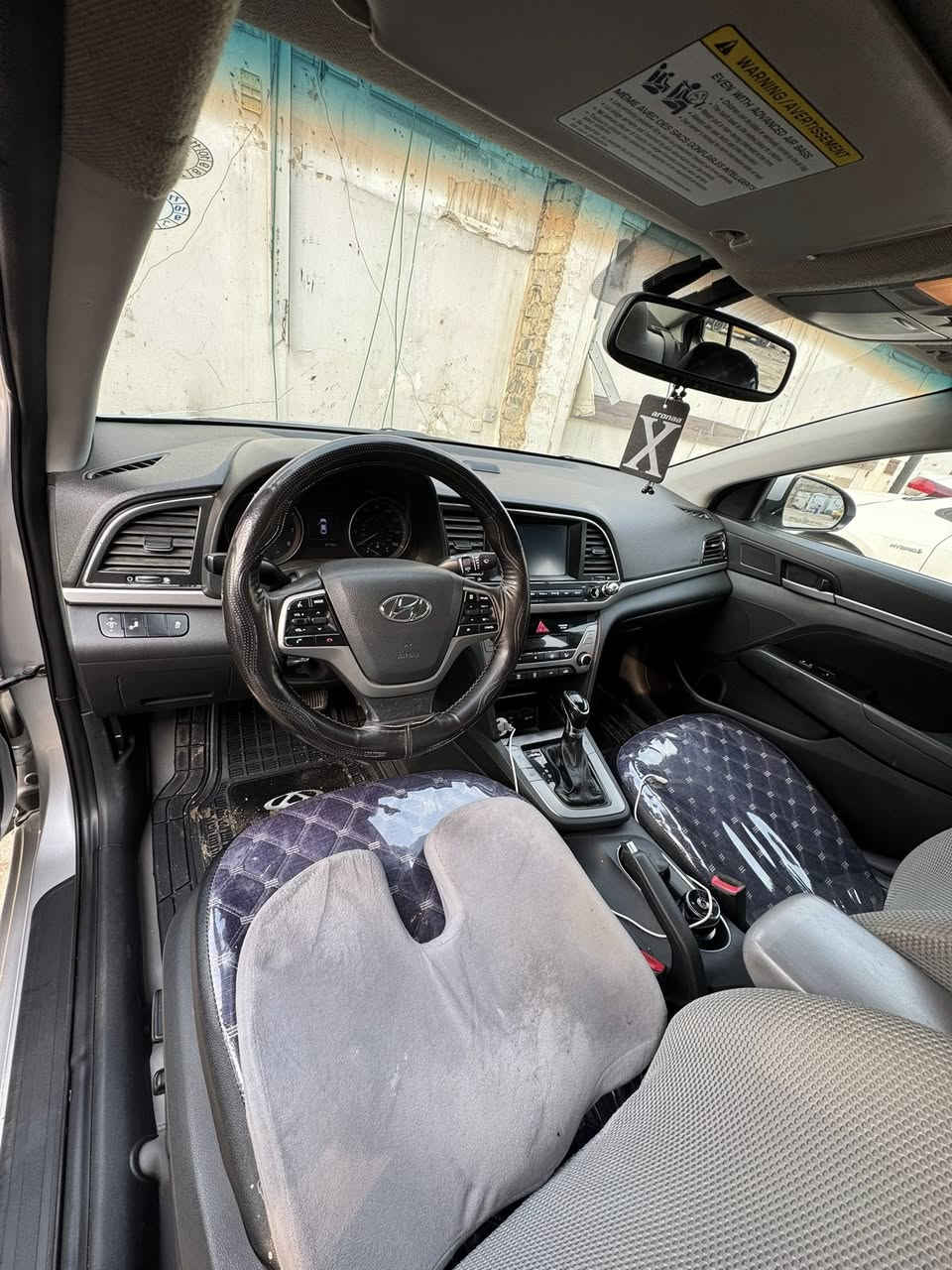 النترا. 2017 أمريكي رقم اربيل سنوية جديدة 
فول مواصفات 
جلد
كشن كهربائي تبريد تدفئة
بصمة 
فتحة 

ماشية 97 ألف mil
محرك كير مكفول 
ملاحظة الكير مبدل فلتر ودهن 
باب السائق والجاملغ فقط صبغ جمالية 

القمارة كما موضح في الصور مكشر وصبغ بلادي
السعر 125 وبيهة مجال حك الجية  

التواصل على الرقم ***********
