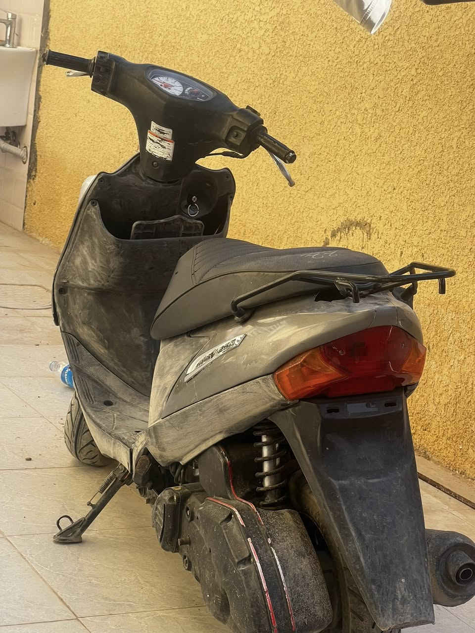 ادرس قديم ياباني للبيع دراجه كابريتر دراجه بيها دخانه بجم موجود مالتها ابيع على حطه دراجه شغاله سلفه هندر سعر 300وبيها مجال مكاني رقمي ***********
