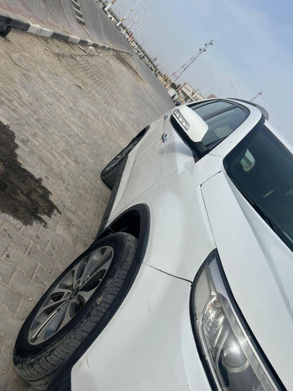 السلام عليكم 
سورنتوا 2015 لون ابيض 
فول بصمة 
شاشة كبيرة 
حساسات 
تبريد ثلاث قطع 
7 راكب 
تحويل ثاني يوم 
كشنات جلد
اشارة بالمري 
مري شفط 
لد ابيض
الاتصال ***********
