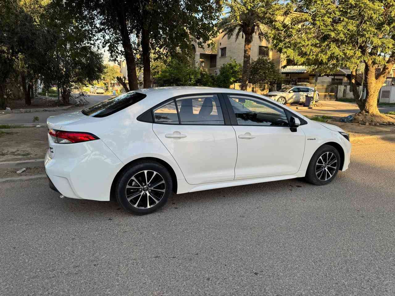 السلام عليكم
كورلا هايبرد 2024 خليجي رقم بغداد ماشيه 13 الاف كفاله عامة 
مواصفات 
فتحه
بصمه تشغيل 
تبريد قطعتين
ردار و تحديد مسار قياده ذاتيه
داخل اسود بلادي
السعر ١٤٧
***********
