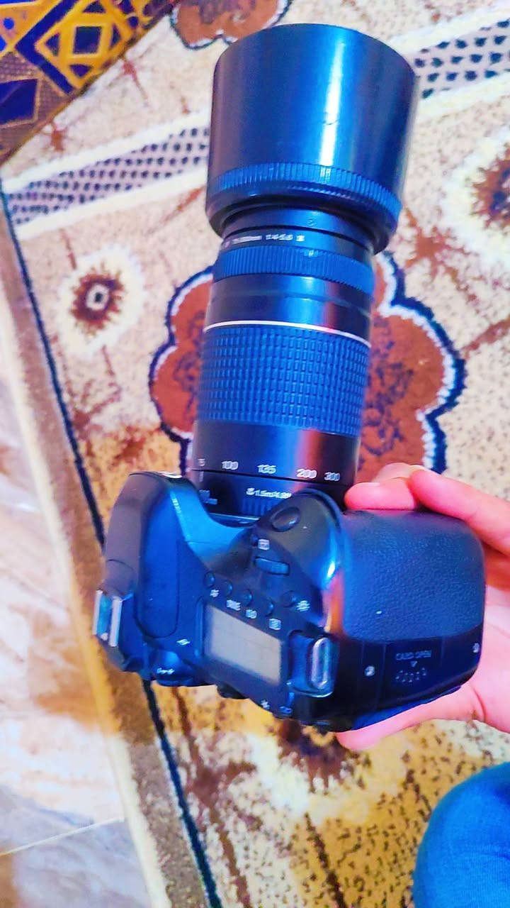 كامره كانون D80 لكامره لمس
وياهة عدسه ٧٥/٣٠٠ 

وشاحنه وجنطه 

 مكان ناصرية شطره

  السعر ٦٠٠ ومجال قليل


**إذا كنت صاحب هذا الإعلان وتريد حذفه لأي سبب، رجاءا أرسل رسالة إلى الدعم الفني**