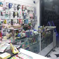 ميز ورفوف فقط ابيعهن وحدهن أما باقي البضاعة ابيعهن كلهن سوة و لحد يواع...