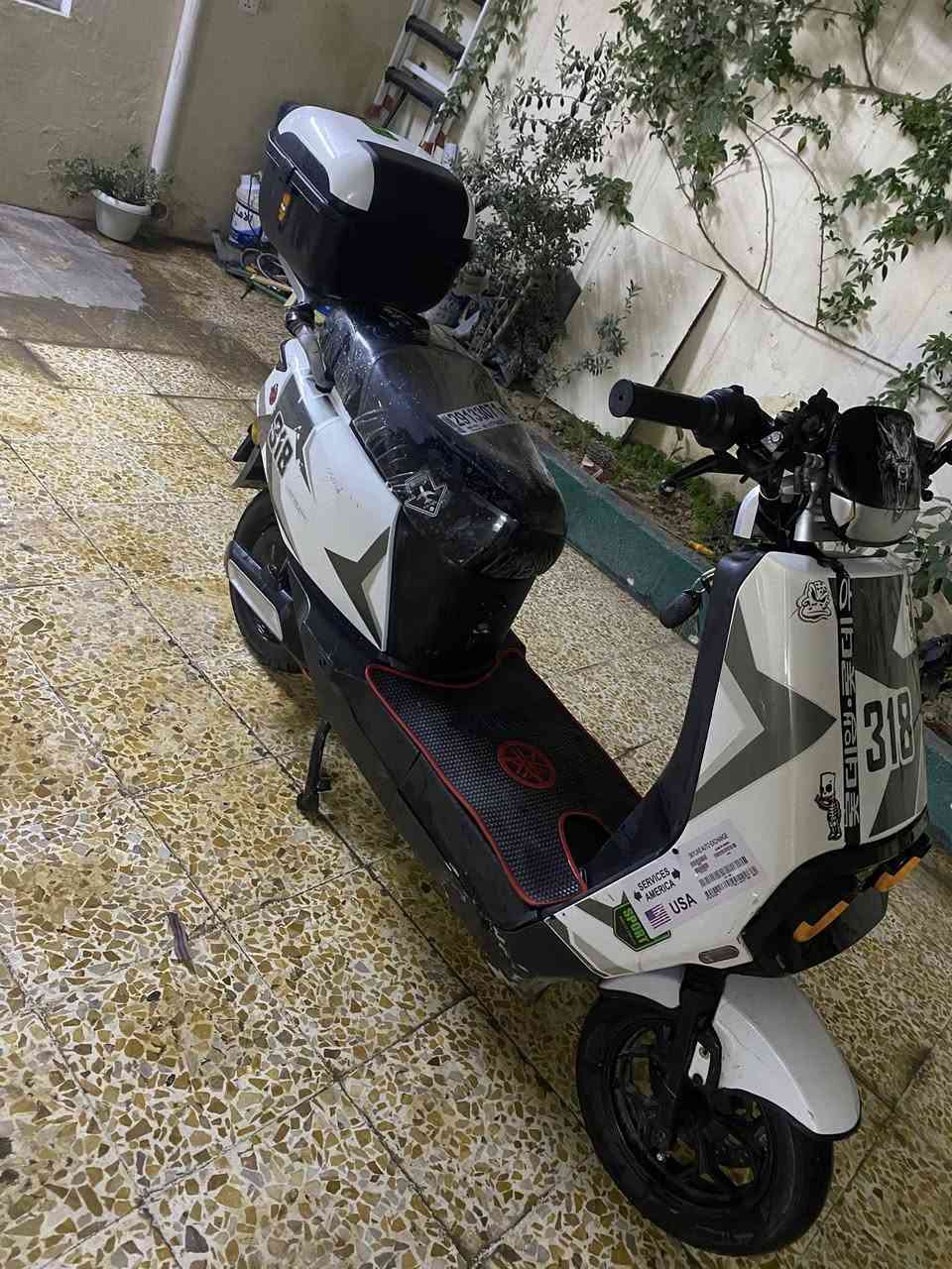 مطور شحن للبيع 6 بطاريات دبل  /بي  نضام بك /سرعة 99 فول موصفات  لايت عالي ناصي مطور شحن معروفه فول موصفات  /نوعيه 318/نمرات 4/ملف 2000/ السعر 550 بيها مجال شي قليل / رقم موبايل اسيا / ***********  / اتصل وا تدلل  مكاني موصل حي عدن
