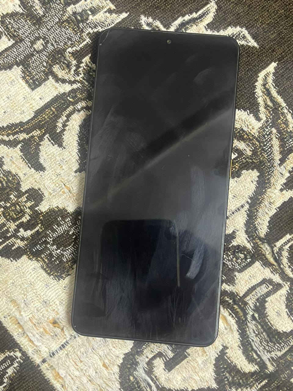 POCO X6 Pro 5G. مكفل بلنشر
ذاكره. 512
رام 12+6 
بطاريه 5000ميصرف شحن ابد
شاشه 120هرتز
ببجي 120فريم فول
السعر 250قفل بدون معامله 
رقم تواصل او واتساب ***********
