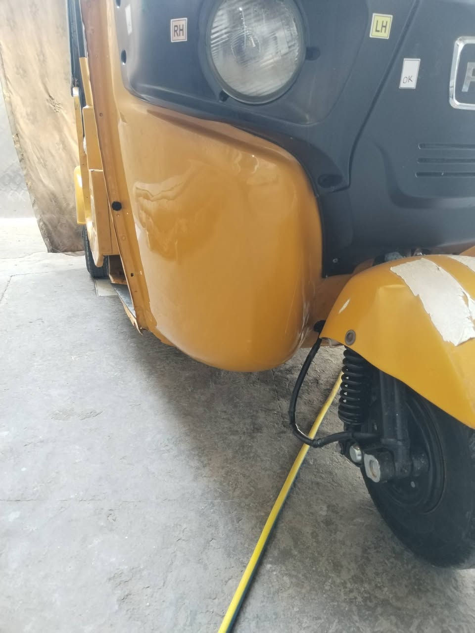 السلام عليكم تكتك للبيع مديل 2019/12/30 فرق يوم ع العشرين رقم وسنويه بغداد باسمي رقم انكليزي هزه جديده بيه بارد يم البگ لايت ومعمر وكامل واضح بل صوره والدوس معمره كلين واحد ع واحد المكينه بوشه وبستم شركه لا تبخير لا تنقيص لا نضوح تاخذه كبل للشارع التكتك خير من الله السعر 6 و700 سته وسبعميه  وبيه مجال قليل حك الجيه رقم الهاتف ***********
