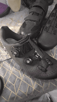 متوفر احذيه سفتي بايسكل رياضي يانباع با75يمنه فقط 15الف
متوفر ثلاث قياسات 44او45او46
