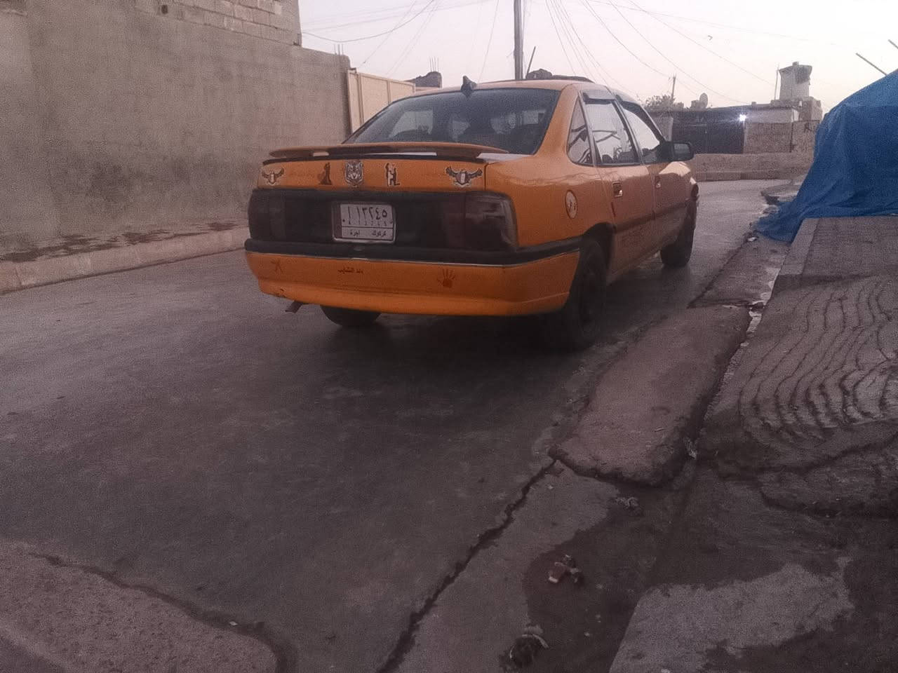 بيع اوبل فيكترا سياره نضيفه بيه دفتر بنزين كير محرك شرط موديل 94 ***********
