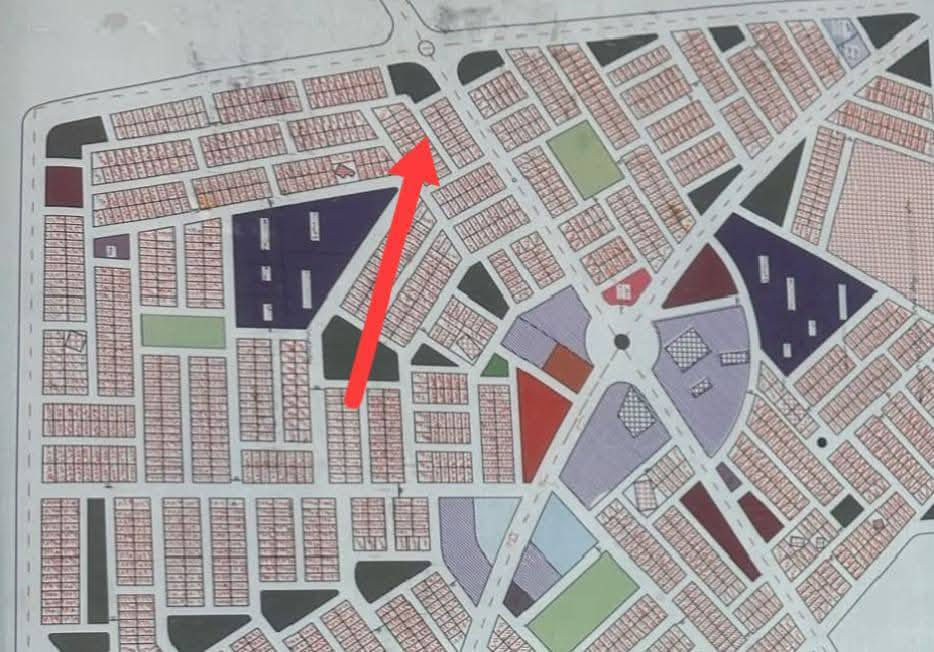 قطعه ارض للبيع مقاطعه الحشد والدفاع(الدفاع)  مكانها حلو قريب الخدمات وبداية المقاطعه رقم 2132 باسمي كامله واصله للطابو موكل محامي بيها السعر 28 مليون 
*********** اتصال = او واتساب
