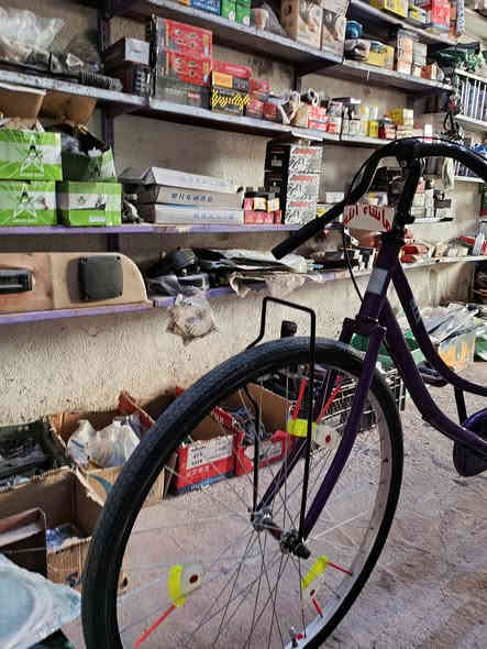 السلام عليكم للبيع،موديل 21  بايسكل نظيف حاويه جديده ومطلعينه سعر مالته 165 وبمجال الرقم***********
