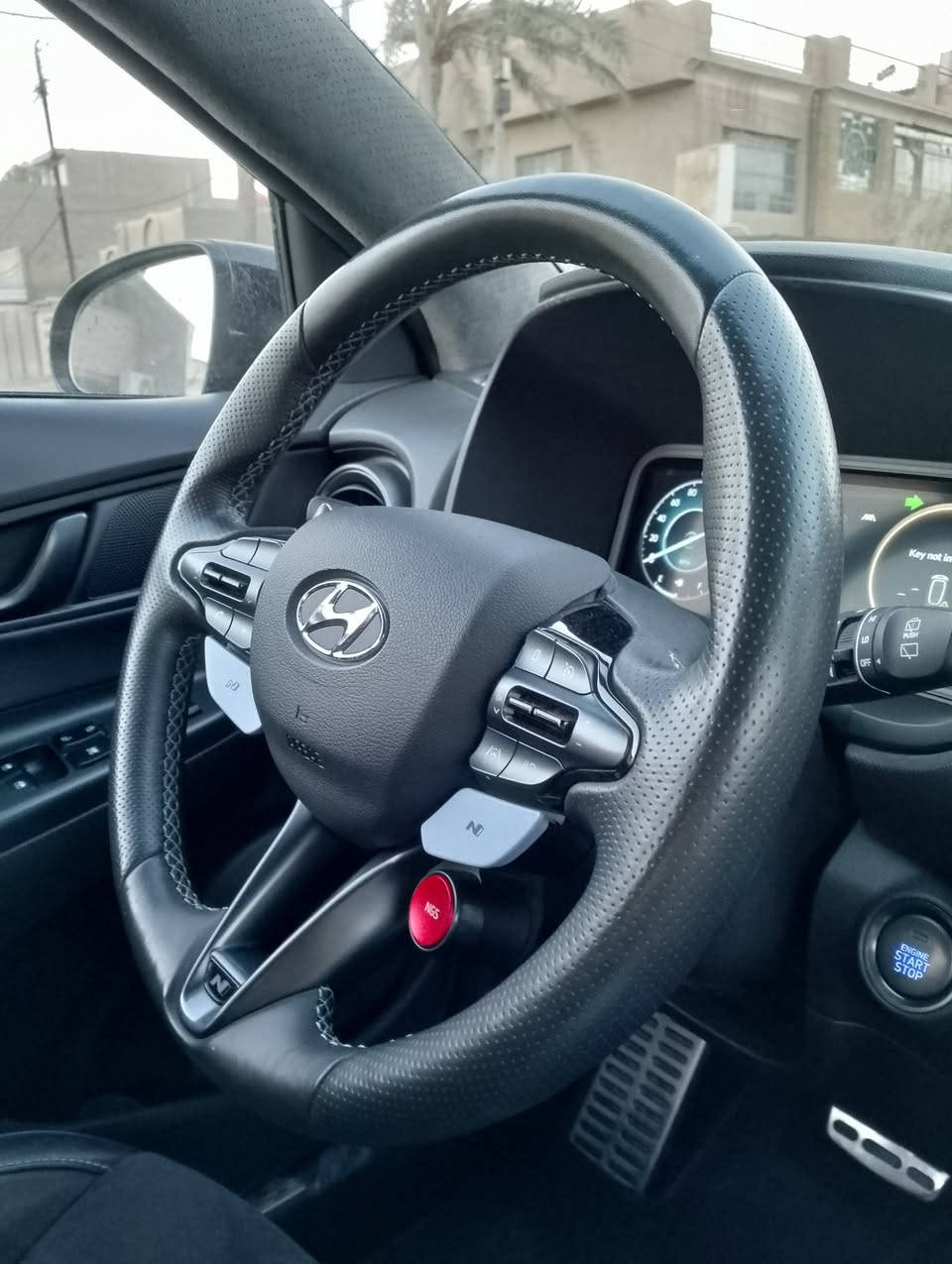 السلام عليكم
كونا Nموديل 22 للبيع رقم بغداد موجودة بالبصرة 
حادثها سطحي بدون لغود ولا شواصي ولا عرضانية ولا راديتر ولا بدنه الحادث سطحي وتبديل قطع نفس اللون بلادي 
طخم تايرات جديد 

السعر ١٤٥ ورقة وبيها مجال 

كل تفاصيلها بالمنشور ورقم الشاصي موجود بالصور 

للاستفسار الاتصال ***********
