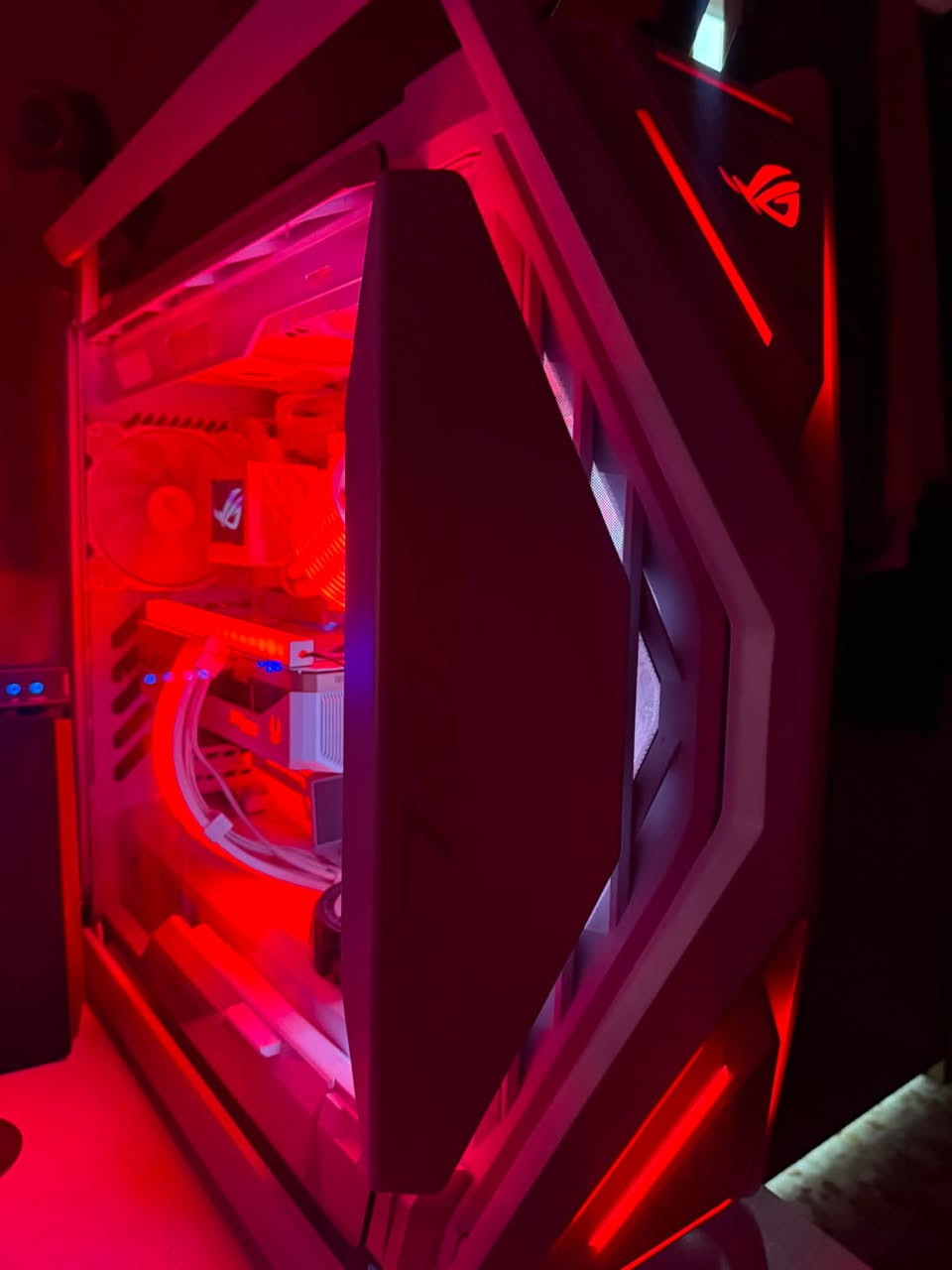 تجميعة فول براندات عالمية
‏أبيع كامل ما أبيع قطع 

CPU AMD R7 9800x 3D
MB X870-A ASUS ROG WIFI DDR5
RAM 32GB 6400 Addlink 6400 RGB 16x2 كرستال
RTX 5080 16GB ZOTAC SOLID OC White 
M.2 2TB  2tb/m GEN4 Pegasus 7000w
COOLER ASUS ROG 360M RAMGEN lll
PSU 850W FSP GOLD ATX5  
CASE ASUS ROG HYPERION GR701 7fna 
KIT FAN-4 NZXT 120M ARGB  
MB ARGB GPU ARGB 
سعر 5,500,000 بيها مجال  

***********
بغداد بلديات شارع معمل كاشي 
 متوفر توصيل الكيس ولا غلطة وكامل مكمل ع اخر حباية واستخدام القطع جداً بسيط
