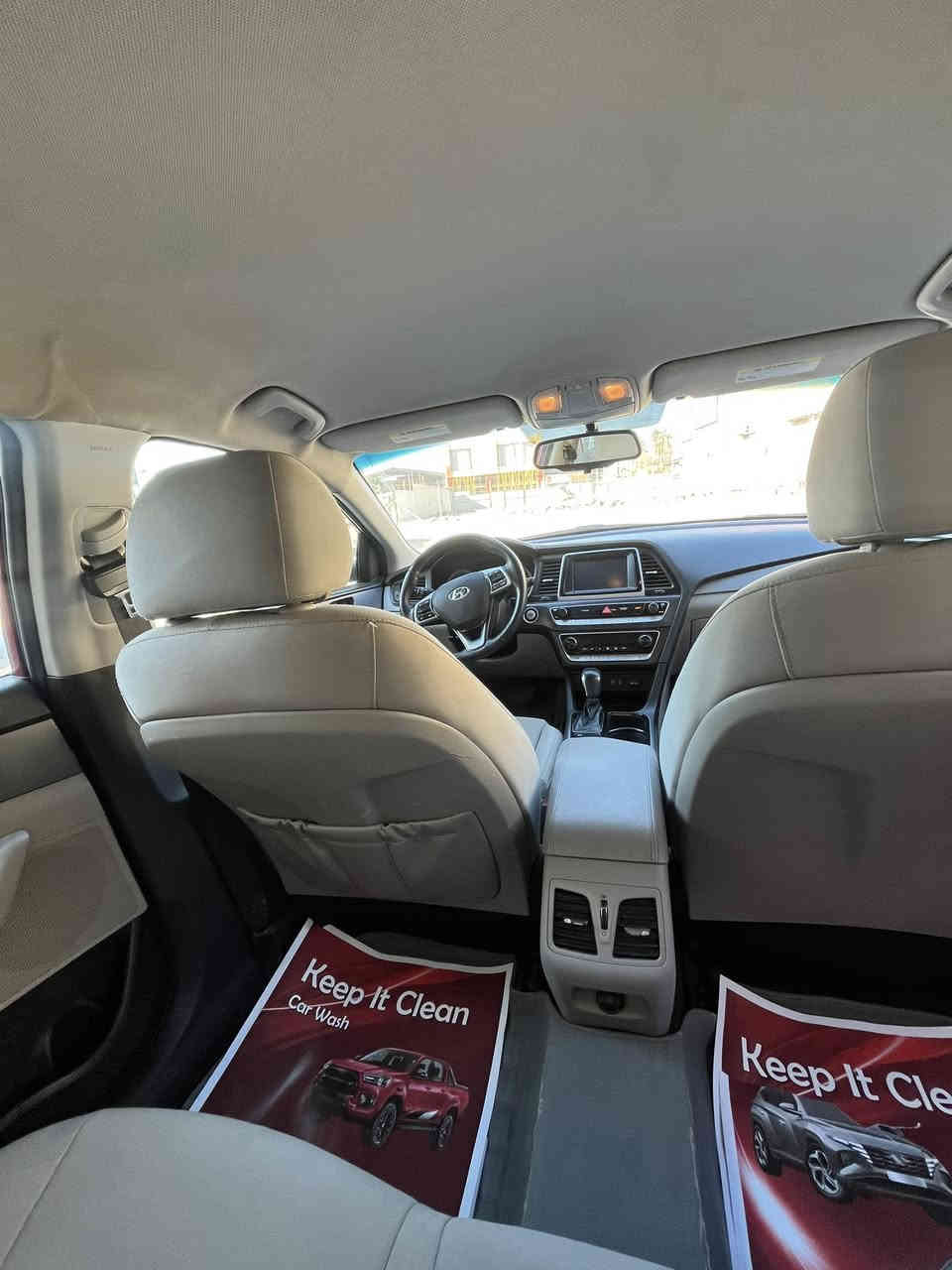 السلام عليكم 
سونتا 2019 
محرك / 2400 جي دي 
مواصفات / شاشه / بصمة /تبريد قطعتين /تدفئة كشنات /تدفئة
 ستيرن / كشن سايق كهربائي / رادار جانبي / شحن لاسلكي /
العنوان /بغداد الخطيب 
رقم الهاتف /***********
السعر 122 وبيها مجال /  المكينه مفتوحه "
