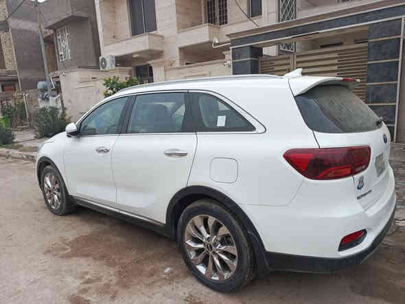 السلام عليكم كيا سورنتو موديل 2020 خليجي محرك 6 سلندر 3500 ضمان شركة الدولية ضمان خمس سنوات او مية الف كيلو السيارة مكفولة كفالة عامة مكفولة من الدعامية للدعامية
السياره على وضعيه الشركه والسياره ماشيه 48 استخدام نظيف جداً والسياره رقم واسط وبأسمي 
مواصفات السياره : فول مواصفات 1/1 عدا البنراما
بصمة. شاحن واير ليس 
كشنات كهرباء سبعه راكب تبريد ثلاث قطع
جنطه كهرباء ثلاث تحكمات أنظمة قياده شفتات ستيرن بردات حساس خلفي امامي مري شفط لايت لد وبك لايت لد 

العنوان 
كوت مركز مدينة

الاستفسار 
***********
